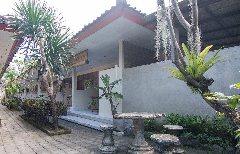 Pondok Nuri Homestay Санур Екстер'єр фото